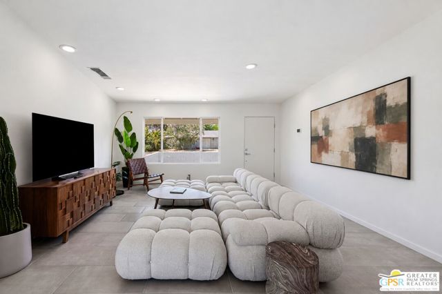 2002 N Whitewater Club Drive, Palm Springs, CA 92262
