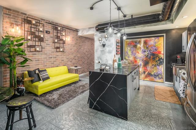 350 11Th Ave, San Diego CA: https://media.crmls.org/mediaz/60bc3214-610f-4a73-a664-e27e60397d8d.jpg