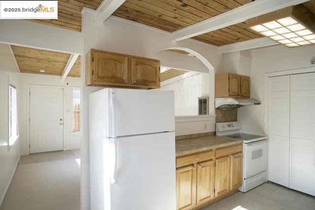 1611 Julia St, Berkeley CA: https://media.crmls.org/mediaz/60bc6d58-8c7d-4218-ac30-8de332b1f7a1.jpg