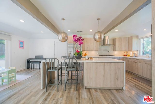 2760 E Glenoaks Boulevard, Glendale CA: https://media.crmls.org/mediaz/60bc7ade-b03c-41a2-bfd1-8556eb8d6a5d.jpg