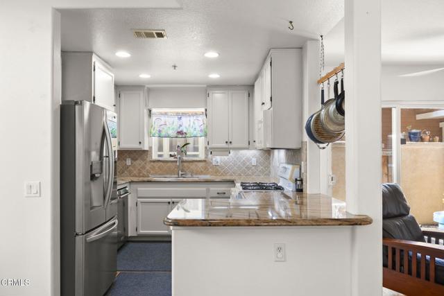Detail Gallery Image 17 of 47 For 11185 Snapdragon St, Ventura,  CA 93004 - 4 Beds | 3 Baths
