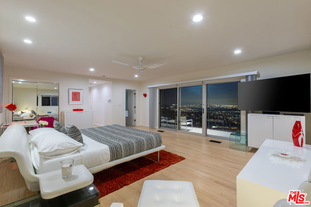 1556 Blue Jay Way, Los Angeles CA: https://media.crmls.org/mediaz/60bd5284-4dc8-4bbb-98e9-d84e256429cf.jpg