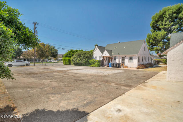 2327 Royal Avenue, Simi Valley CA: https://media.crmls.org/mediaz/60bd9967-63f4-4f1b-9180-cbd3ee5c76d7.jpg