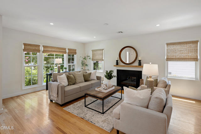 4531 El Camino Corto, La Canada Flintridge CA: https://media.crmls.org/mediaz/60bdb702-d34b-4697-8665-64c45721a24e.jpg