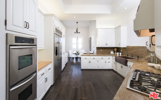 10108 Empyrean Way, Los Angeles CA: https://media.crmls.org/mediaz/60bdecae-825c-466c-a963-aabfdb768947.jpg