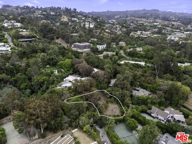9921 Tower Lane, Beverly Hills CA: https://media.crmls.org/mediaz/60be810f-16c8-4378-8e6d-22e3ee6a6555.jpg