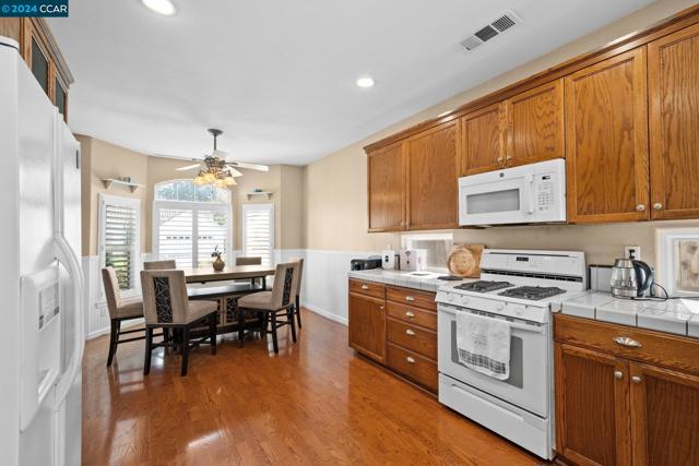 Image 19 of 60 For 915 Oak View Drive
