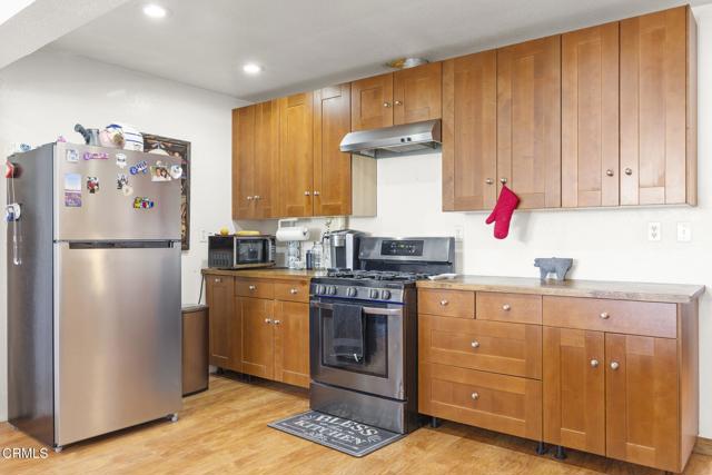 Detail Gallery Image 14 of 52 For 320 D St, Fillmore,  CA 93015 - 4 Beds | 2/1 Baths