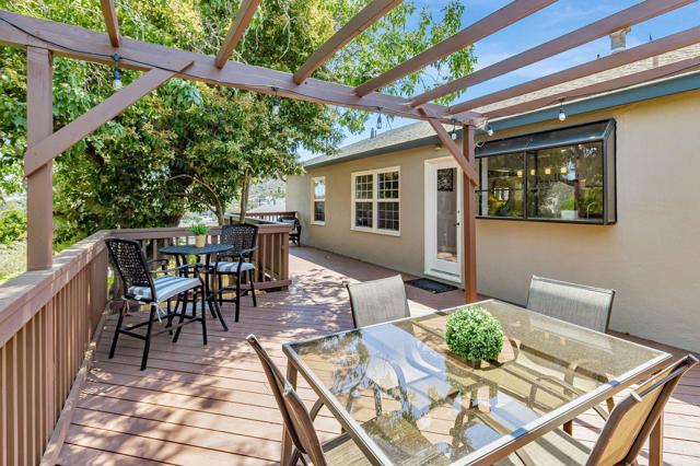 833 Alameda De Las Pulgas, Belmont CA: https://media.crmls.org/mediaz/60bf397d-5ebd-4f1f-a812-152e6bc4b79f.jpg