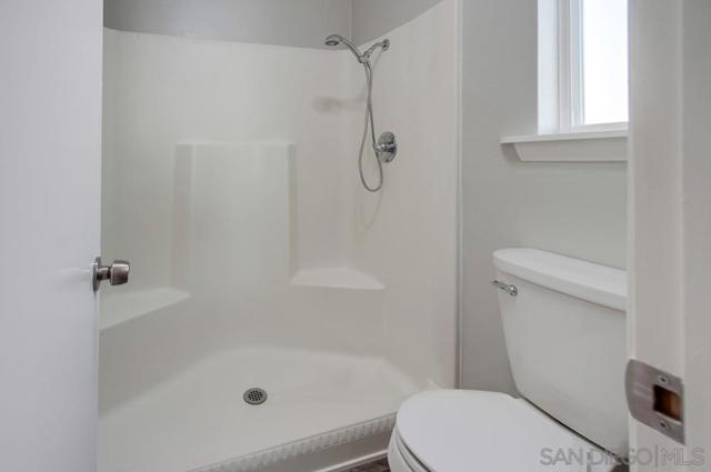 950 Funquest Dr, Fallbrook CA: https://media.crmls.org/mediaz/60bf5590-c0b9-4fec-8ba0-4da6dceac1fd.jpg
