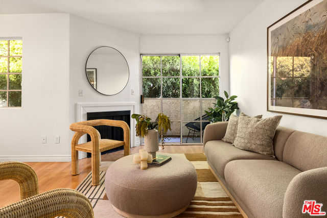 14727 Magnolia Boulevard, 112 photo 3
