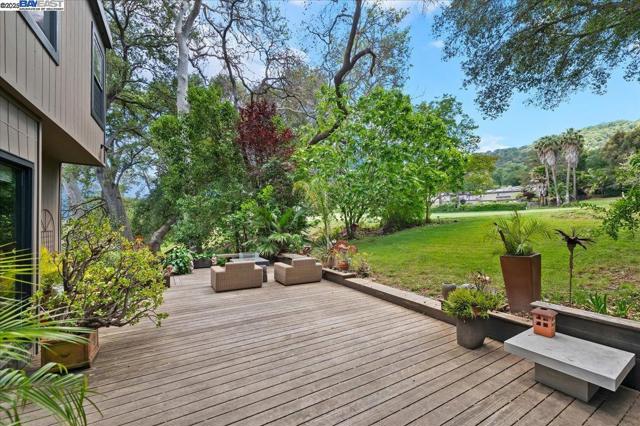 391 Oak Ln, Pleasanton CA: https://media.crmls.org/mediaz/60c0131f-b56f-47f1-a531-f5456577d2c9.jpg
