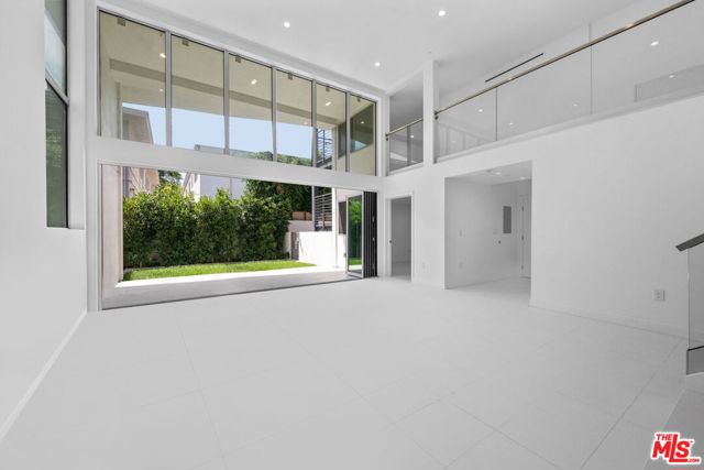 621 N Kings Road, West Hollywood CA: https://media.crmls.org/mediaz/60c06155-8bb3-40e6-b038-7ba414f660f8.jpg