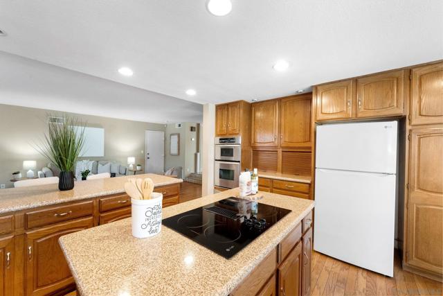 12417 Shropshire Lane, San Diego CA: https://media.crmls.org/mediaz/60c0e316-1092-4f31-99cd-745a5a51f364.jpg