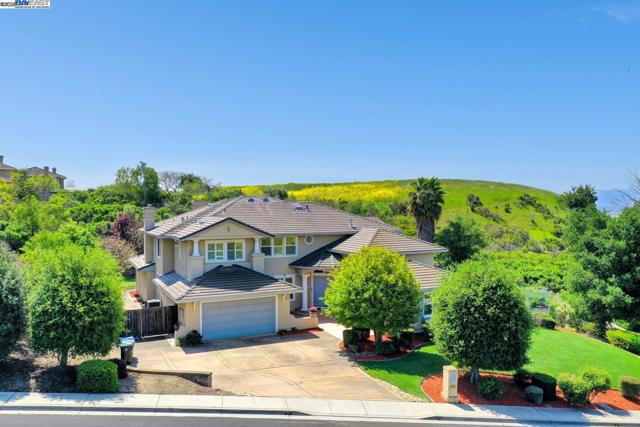 48564 Avalon Heights Ter, Fremont CA: https://media.crmls.org/mediaz/60c15acc-b156-48e7-bd26-ffdc324f3b44.jpg