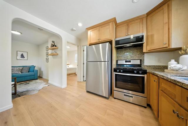 185 N 9th Street, San Jose CA: https://media.crmls.org/mediaz/60c169dd-cab9-492c-8d65-6d20c05f3aff.jpg