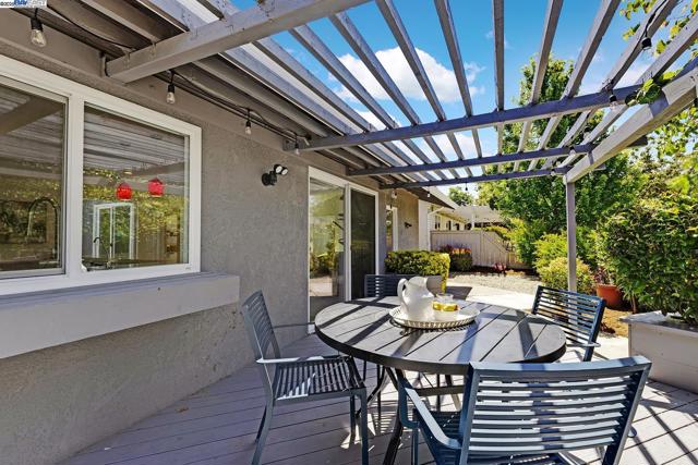 551 Cambrian Way, Danville CA: https://media.crmls.org/mediaz/60c1b533-942e-4429-b383-a902f69a7001.jpg
