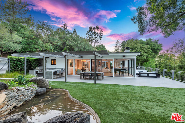 15941 Skytop Road, Encino CA: https://media.crmls.org/mediaz/60c1ddbb-6231-4cc9-ae4b-103004df2f2c.jpg