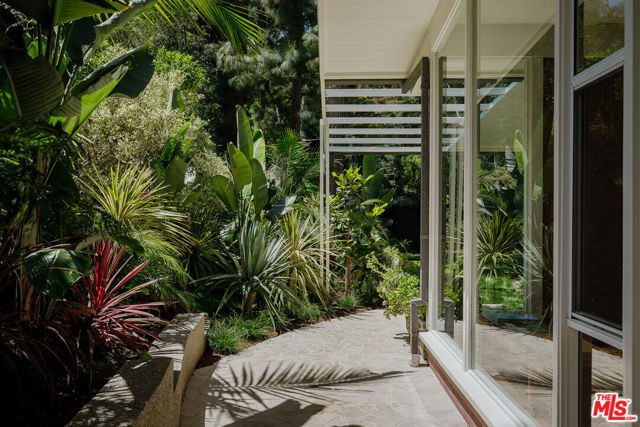 8945 Wonderland Park Avenue, Los Angeles CA: https://media.crmls.org/mediaz/60c2853c-bed1-46c6-82fe-6ea69d40c68d.jpg