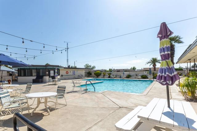 331 Rainier Way, Hemet CA: https://media.crmls.org/mediaz/60c2f289-2fbb-48c2-80ff-294e623424d8.jpg