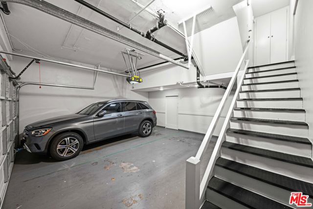 4800 La Villa Marina, Marina del Rey CA: https://media.crmls.org/mediaz/60c2fe3a-2838-4bd7-a52b-9679564ed95d.jpg