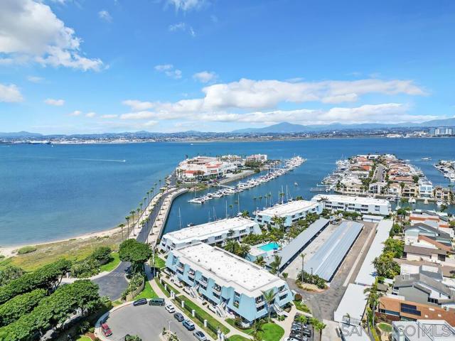 24 Montego Court, Coronado CA: https://media.crmls.org/mediaz/60c31bf3-10a5-4b9a-a7b9-6f3ae0b7780b.jpg