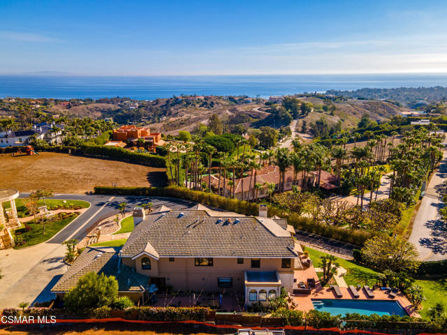 5810 Zumirez Drive, Malibu CA: https://media.crmls.org/mediaz/60c33035-c32d-416e-94c8-d0eb1109b744.jpg