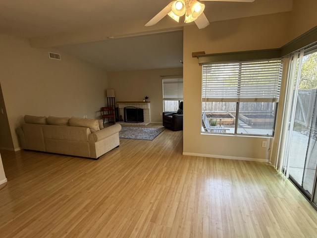 Detail Gallery Image 8 of 21 For 2265 Amber Ln, Escondido,  CA 92026 - 3 Beds | 2 Baths