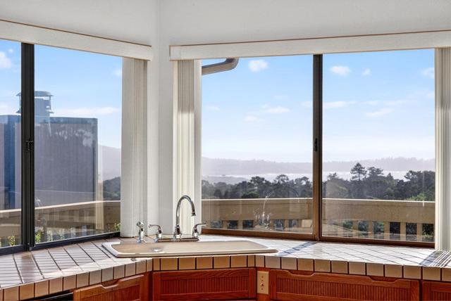 3475 Edgefield Place, Carmel CA: https://media.crmls.org/mediaz/60c3d237-96e8-4975-8744-b0424beb32ab.jpg