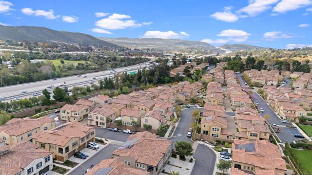 10861 Blake Way, San Diego CA: https://media.crmls.org/mediaz/60c3d720-bc78-4bed-adcd-d3a98b58da5e.jpg