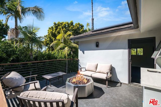 3201 Viola Place, Marina del Rey CA: https://media.crmls.org/mediaz/60c3d9cb-eecb-43bc-9bc5-161bd2d09418.jpg