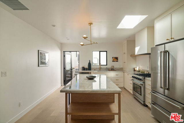 3923 Revere Avenue, Los Angeles CA: https://media.crmls.org/mediaz/60c4757f-202f-4f08-910f-63423b69be25.jpg