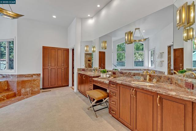 1121 Eagle Nest Ct, Danville CA: https://media.crmls.org/mediaz/60c558e1-0a26-47ad-8c98-5f5b9891b499.jpg
