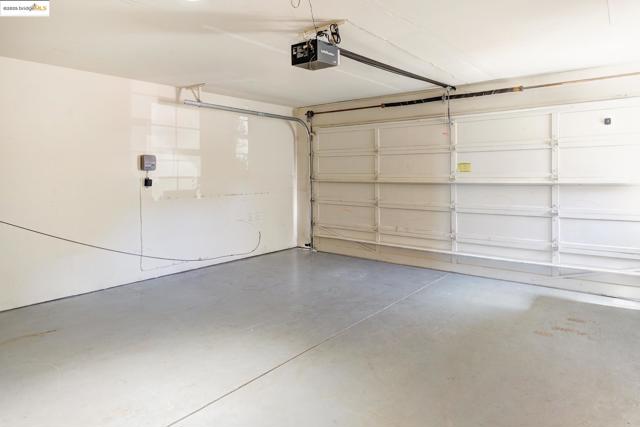 4353 Terrabella Way, Oakland CA: https://media.crmls.org/mediaz/60c60dea-0934-4665-8442-1487bb838f24.jpg