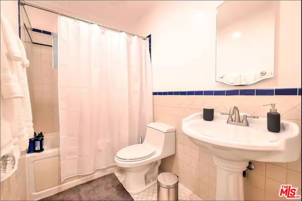 https://media.crmls.org/mediaz/60c62215-5852-428c-a813-13af50ac06ba.jpg?preset=X-Large