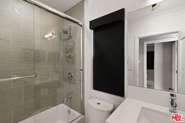 801 Howard Street, Marina del Rey CA: https://media.crmls.org/mediaz/60c6c9d5-0b9b-4878-b9b9-369a81c86970.jpg