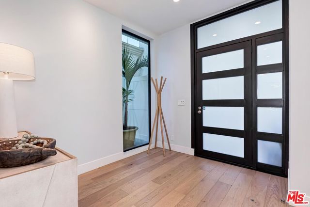 489 S Willaman Drive, Los Angeles CA: https://media.crmls.org/mediaz/60c7142d-8863-4f18-91ee-e0ba1c6a6de4.jpg