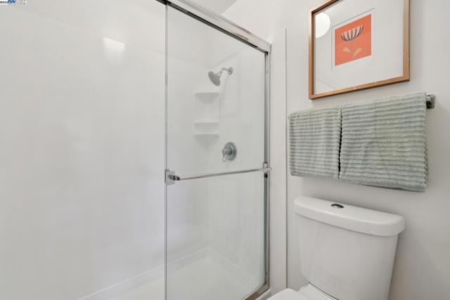 1105 Fontana Dr, Alameda CA: https://media.crmls.org/mediaz/60c724a7-f69f-4303-b089-64e9c29742b0.jpg