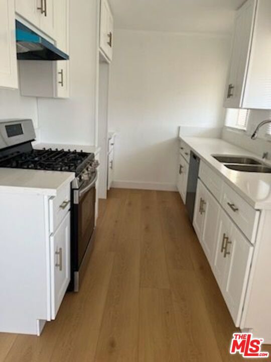 901 E Acacia Avenue, Glendale CA: https://media.crmls.org/mediaz/60c73bcb-c024-4451-bab7-7ba33ccd2432.jpg