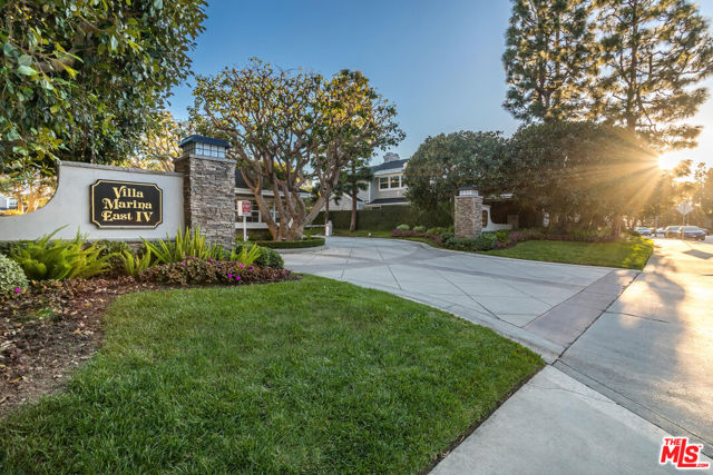 13080 Mindanao Way, Marina del Rey CA: https://media.crmls.org/mediaz/60c7c00e-bb9f-420e-86c1-9c6630ed63fa.jpg
