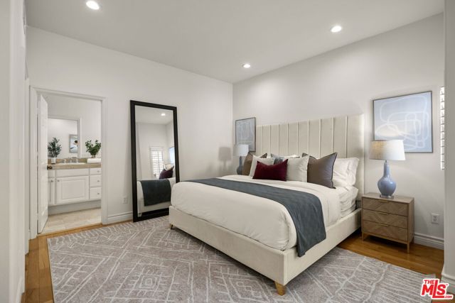 640 N Sweetzer Avenue, Los Angeles CA: https://media.crmls.org/mediaz/60c80d89-c0ec-4577-affa-2ecb80e4d1b7.jpg