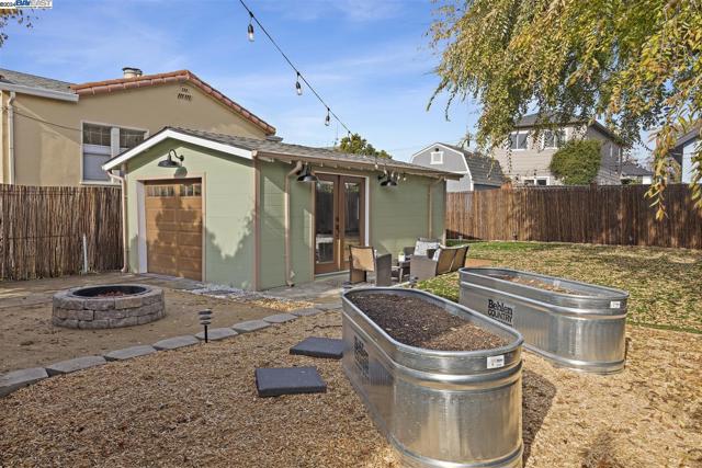968 62Nd St, Oakland, California 94608, 2 Bedrooms Bedrooms, ,1 BathroomBathrooms,Single Family Residence,For Sale,62Nd St,41055813