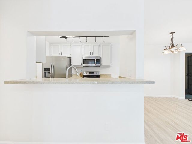 5460 White Oak Avenue, Encino CA: https://media.crmls.org/mediaz/60c83dc5-4d60-4bba-9cb7-c8d0a5d54fe5.jpg