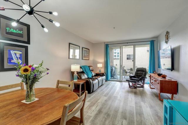 1601 India St, San Diego CA: https://media.crmls.org/mediaz/60c8e2bc-8ff5-4886-ac31-0dc761793a15.jpg