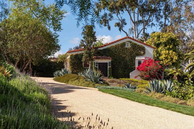 17484 El Vuelo, Rancho Santa Fe CA: https://media.crmls.org/mediaz/60c90590-dcb5-4323-808f-c2053a1f4cd6.jpg