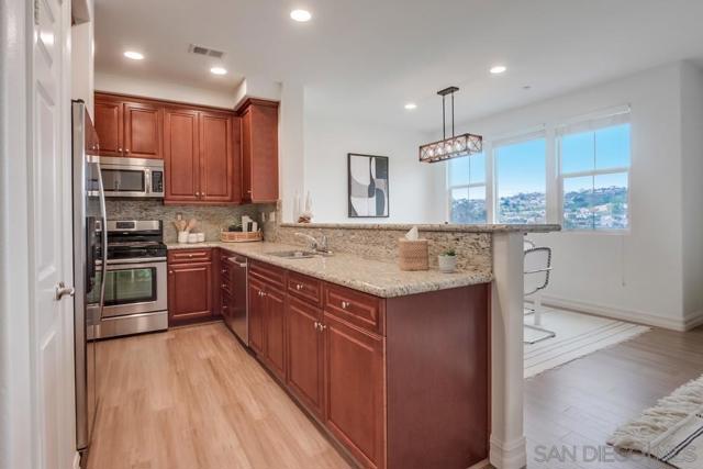 6938 Feldspar Place, Carlsbad CA: https://media.crmls.org/mediaz/60c93eae-3610-49ae-844b-3e0bcb582cc4.jpg