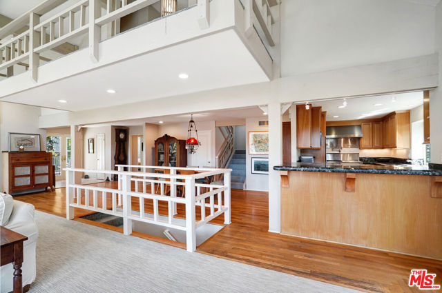 2090 Lakeshore Drive, Agoura Hills CA: https://media.crmls.org/mediaz/60c94bdb-191e-4f1a-8d68-da49696a97fe.jpg