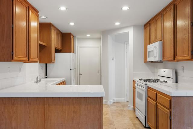 Detail Gallery Image 7 of 31 For 424 Dakota Way, Oceanside,  CA 92056 - 2 Beds | 2/1 Baths