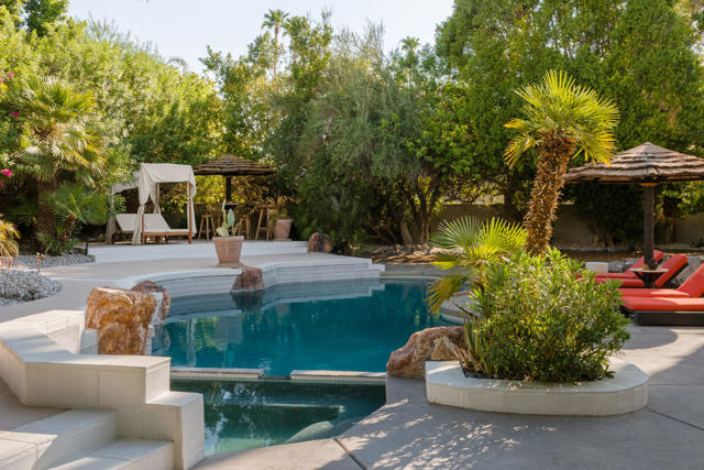 201 Augusta Drive, Palm Desert CA: https://media.crmls.org/mediaz/60c98602-067b-4f1c-86c0-98aa20f2b83e.jpg