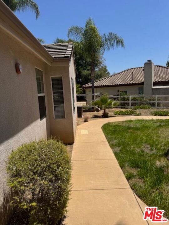 1808 Fallbrook Oaks Court, Fallbrook CA: https://media.crmls.org/mediaz/60c99e79-4122-494a-bb07-64e73f1c4dc4.jpg